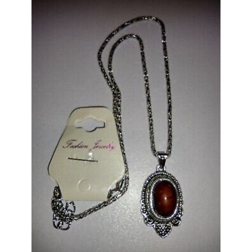 Fashion Necklace- Brownish Vintage Pendant Design, 18 inch chain - Picture 4 of 4